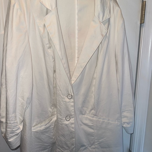 White Button-up Suit Jacket - Picture 6 of 9